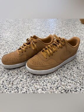Nike Men's Low-Top Sneakers in Tan Brown